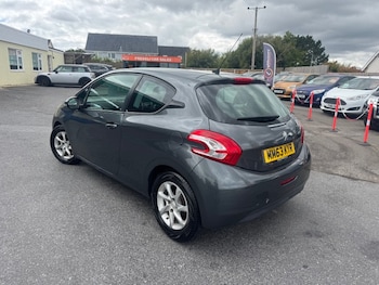 Used Peugeot 208 2014 for sale - 79327642: Photo