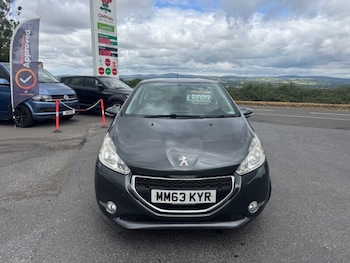 Used Peugeot 208 2014 for sale - 79327642: Photo