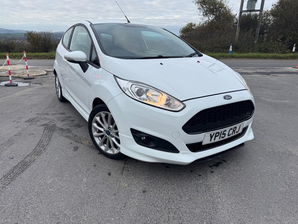 Used Ford Fiesta 2015 for sale - 76400917: Photo 1