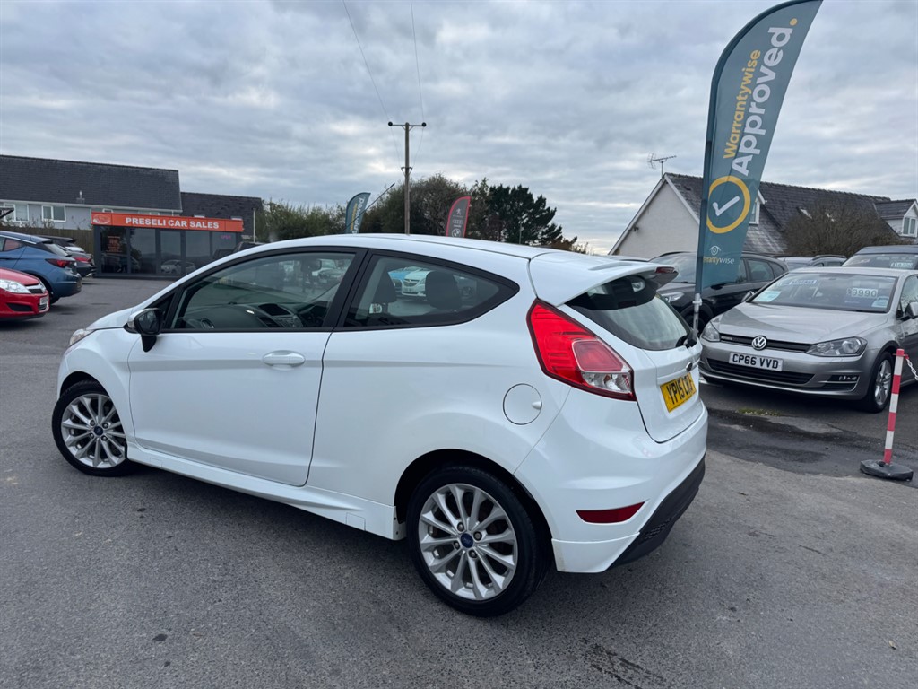 Used Ford Fiesta 2015 for sale - 76400917: Photo 2