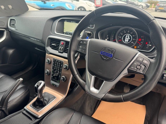 Used Volvo V40 2015 for sale - 76302529: Photo 10