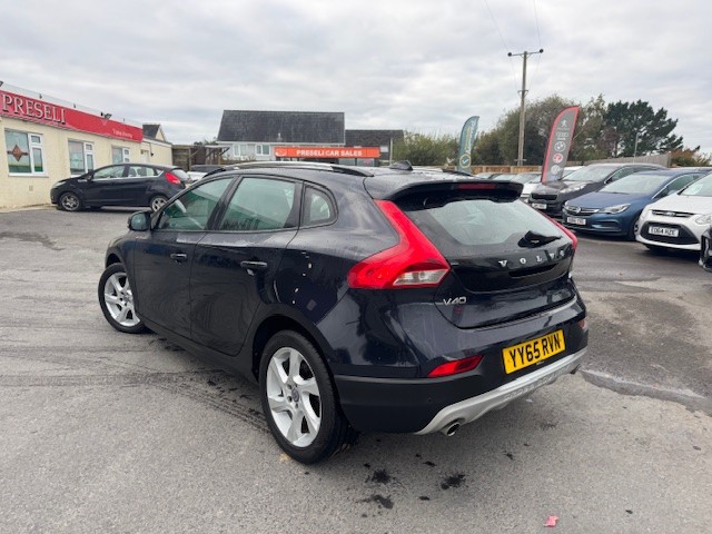 Used Volvo V40 2015 for sale - 76302529: Photo 2