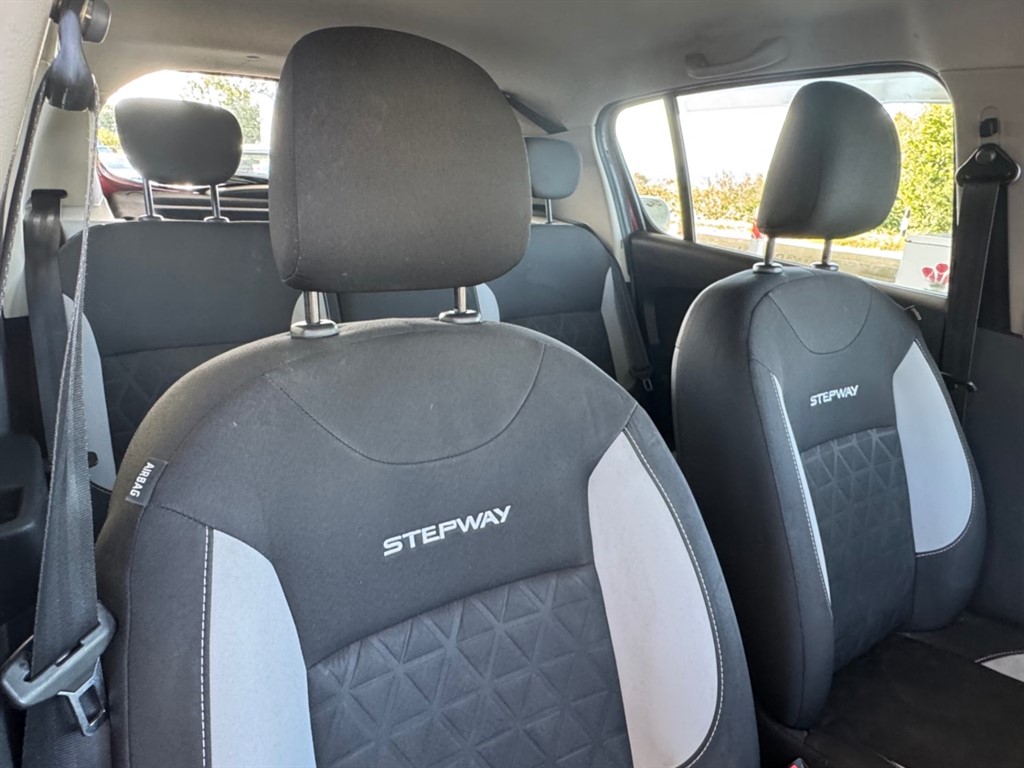 Used Dacia Sandero Stepway 2014 for sale - 77321474: Photo 8