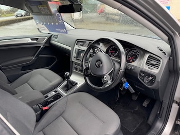 Used Volkswagen Golf 2017 for sale - 76035932: Photo