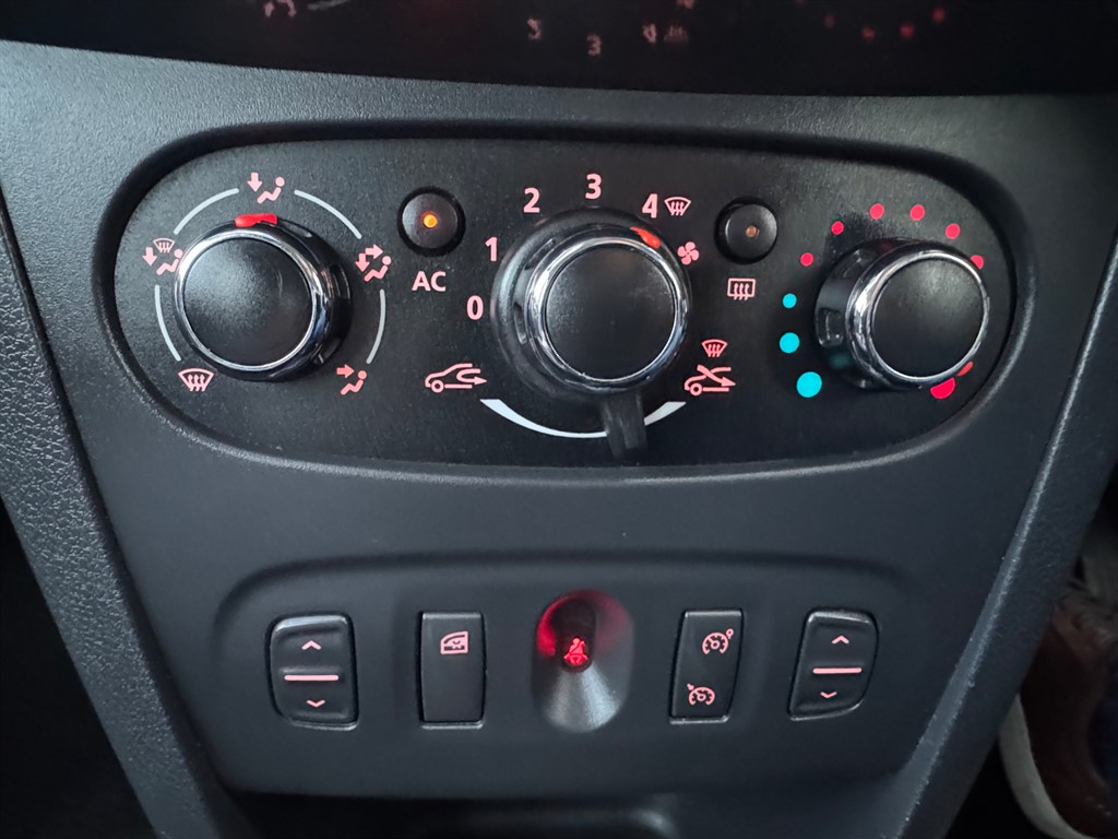 Used Dacia Sandero 2015 for sale - 76889056: Photo 16