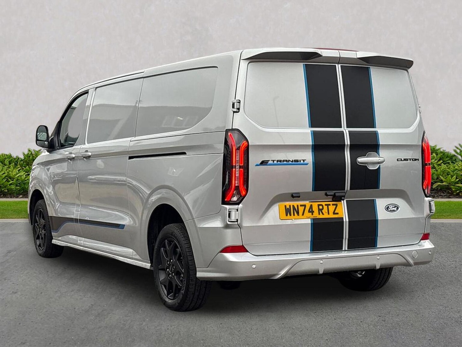 Used Ford Transit Custom 2024 for sale - 76643645: Photo 2