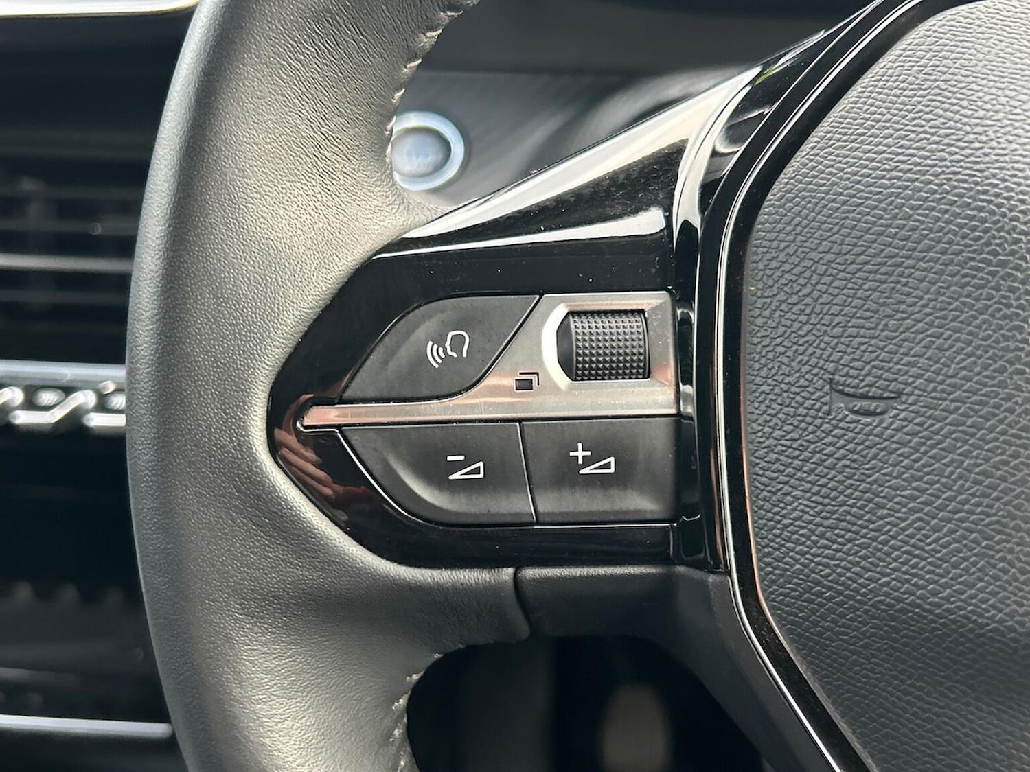 Used Peugeot 2008 2021 for sale - 76521025: Photo 26