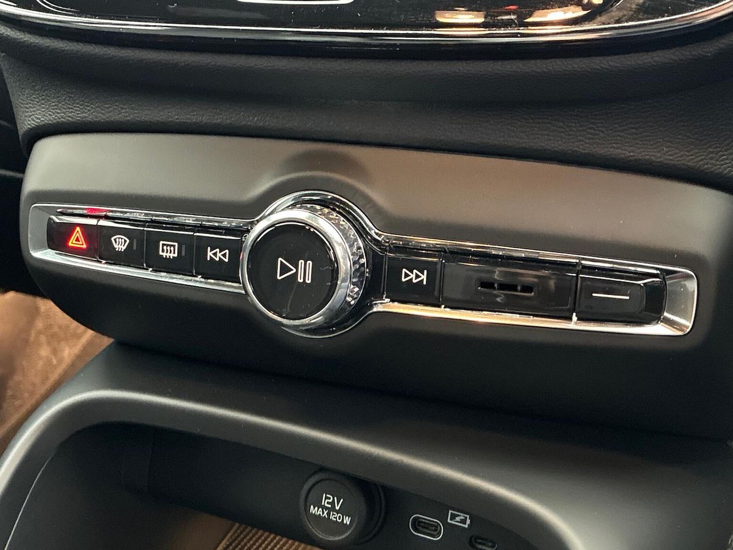 Used Volvo XC40 2025 for sale - 76963459: Photo 11