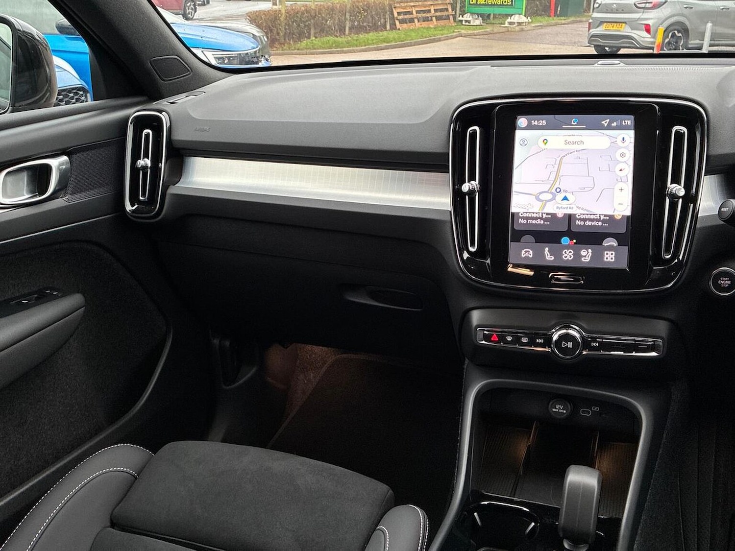 Used Volvo XC40 2025 for sale - 76963459: Photo 12