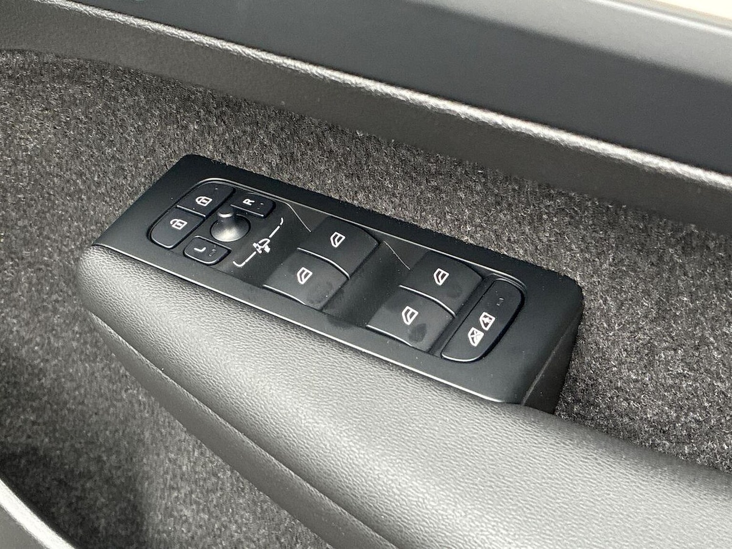 Used Volvo XC40 2025 for sale - 76963459: Photo 20