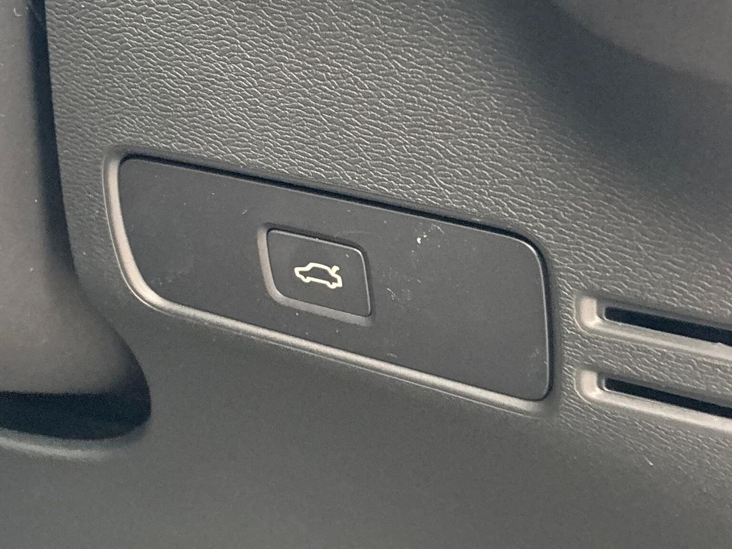 Used Volvo XC40 2025 for sale - 76963459: Photo 21