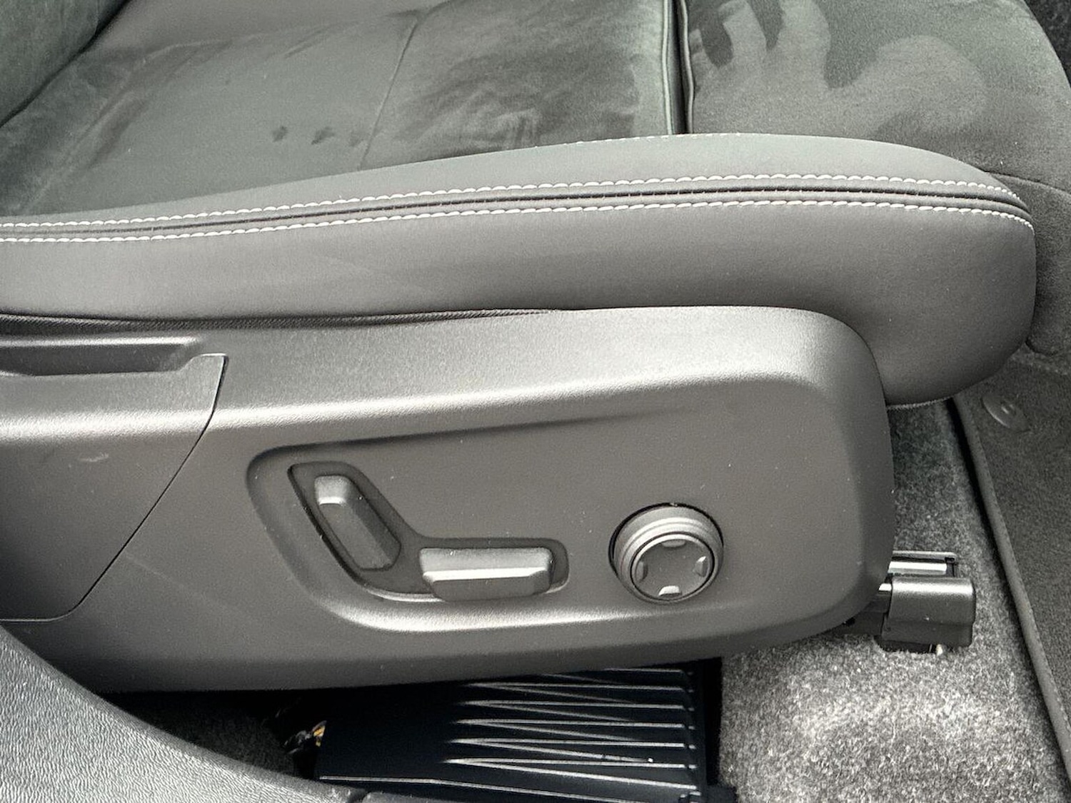 Used Volvo XC40 2025 for sale - 76963459: Photo 29