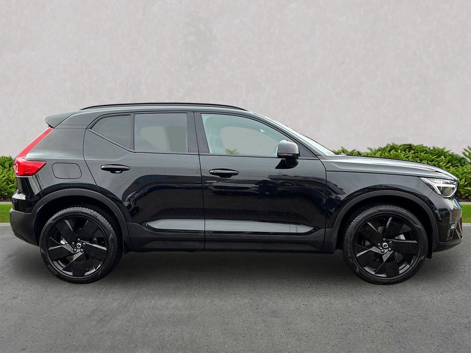 Used Volvo XC40 2025 for sale - 76963459: Photo 3