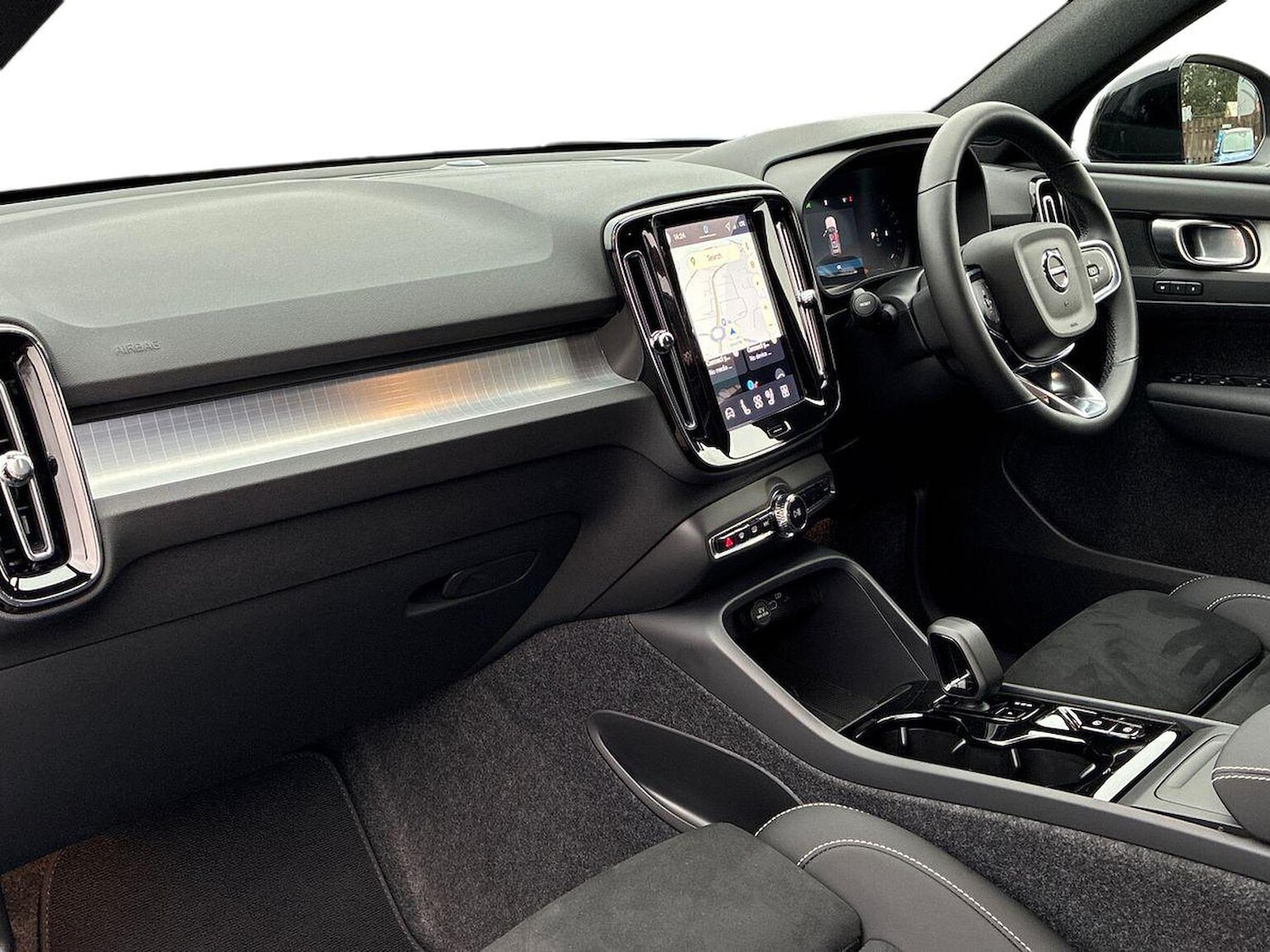 Used Volvo XC40 2025 for sale - 76963459: Photo 7