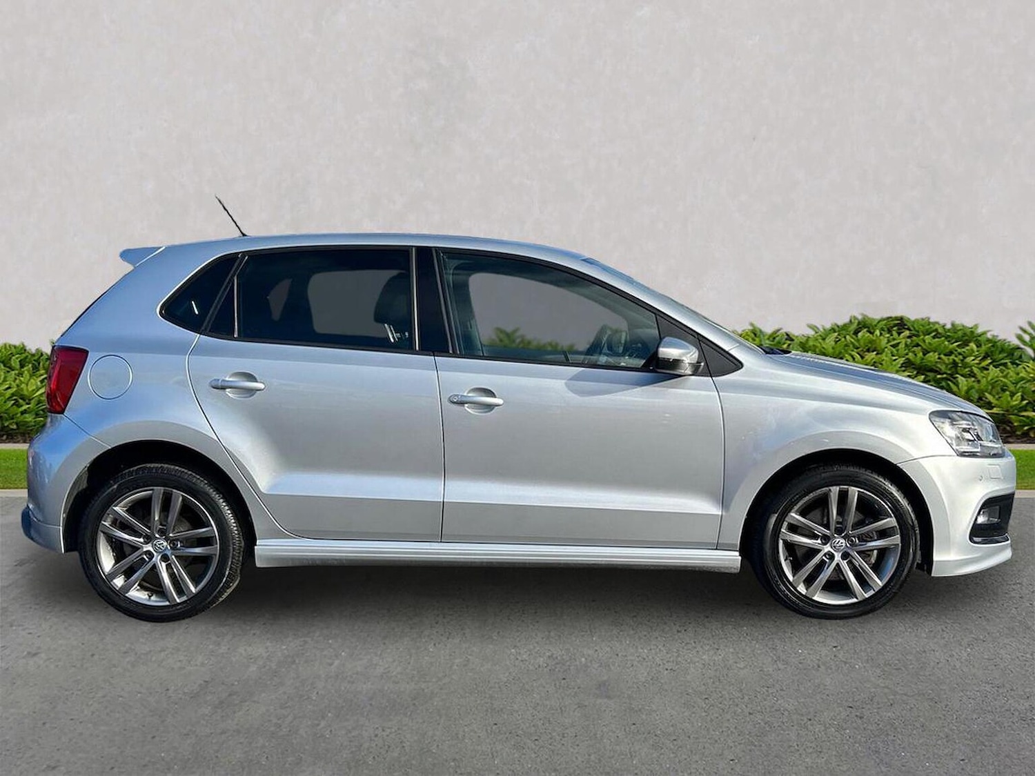 Used Volkswagen Polo 2016 for sale - 76517937: Photo 3