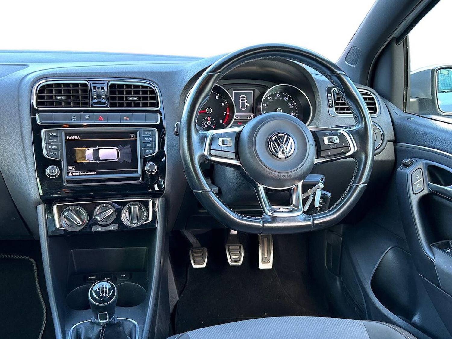 Used Volkswagen Polo 2016 for sale - 76517937: Photo 9