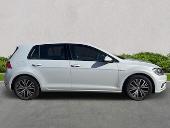 Used Volkswagen Golf 2018 for sale - 75754559: Photo