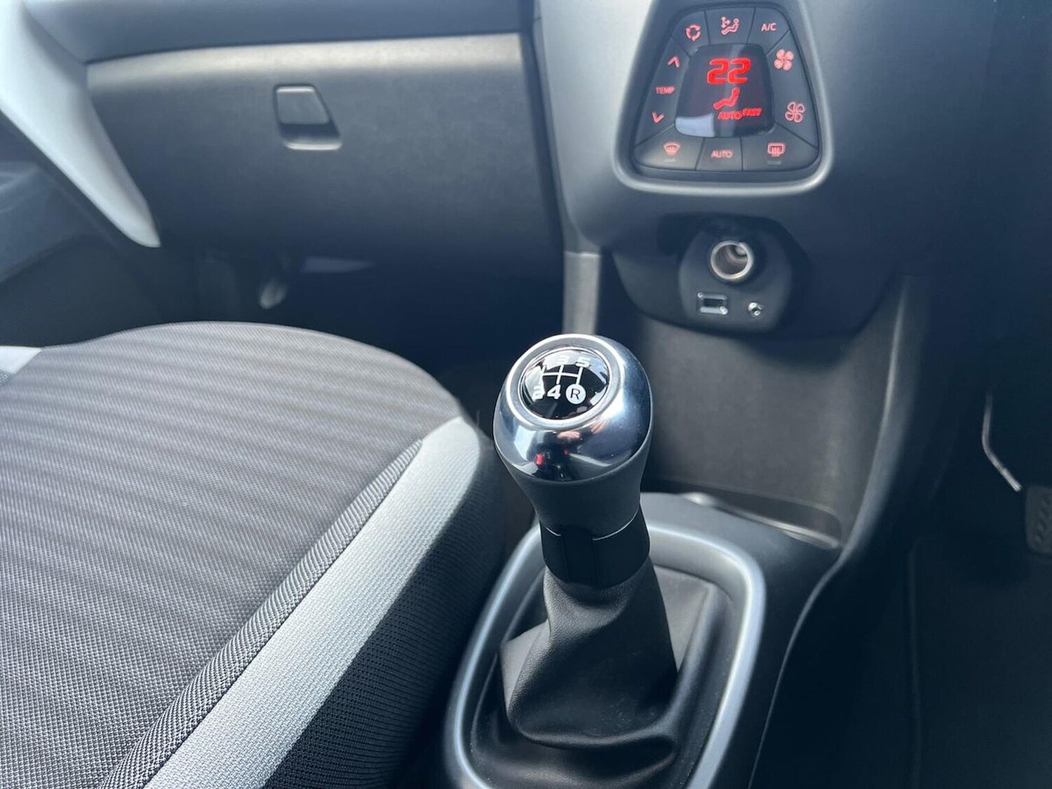 Used Toyota AYGO 2018 for sale - 76352504: Photo 13