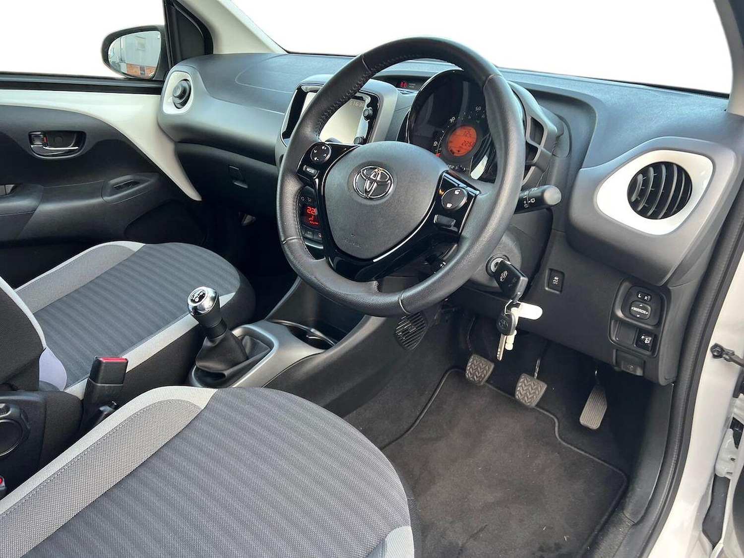 Used Toyota AYGO 2018 for sale - 76352504: Photo 15