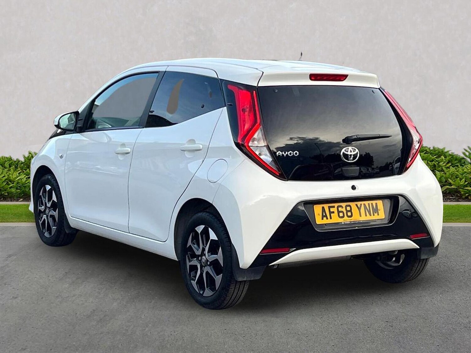 Used Toyota AYGO 2018 for sale - 76352504: Photo 2