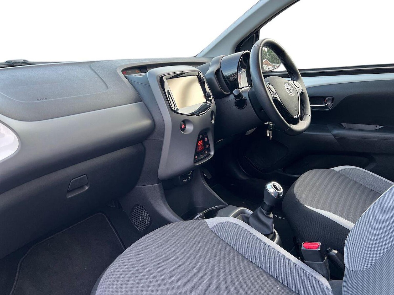 Used Toyota AYGO 2018 for sale - 76352504: Photo 7