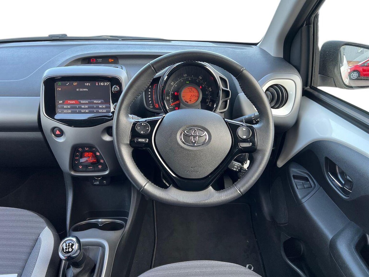 Used Toyota AYGO 2018 for sale - 76352504: Photo 9