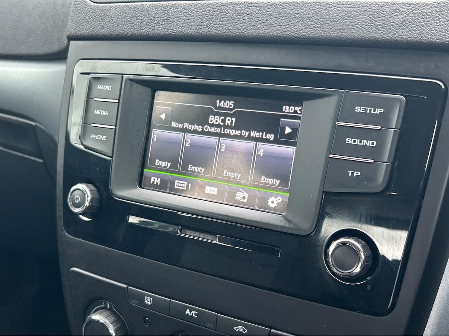 Used Skoda Yeti 2017 for sale - 76536667: Photo 11