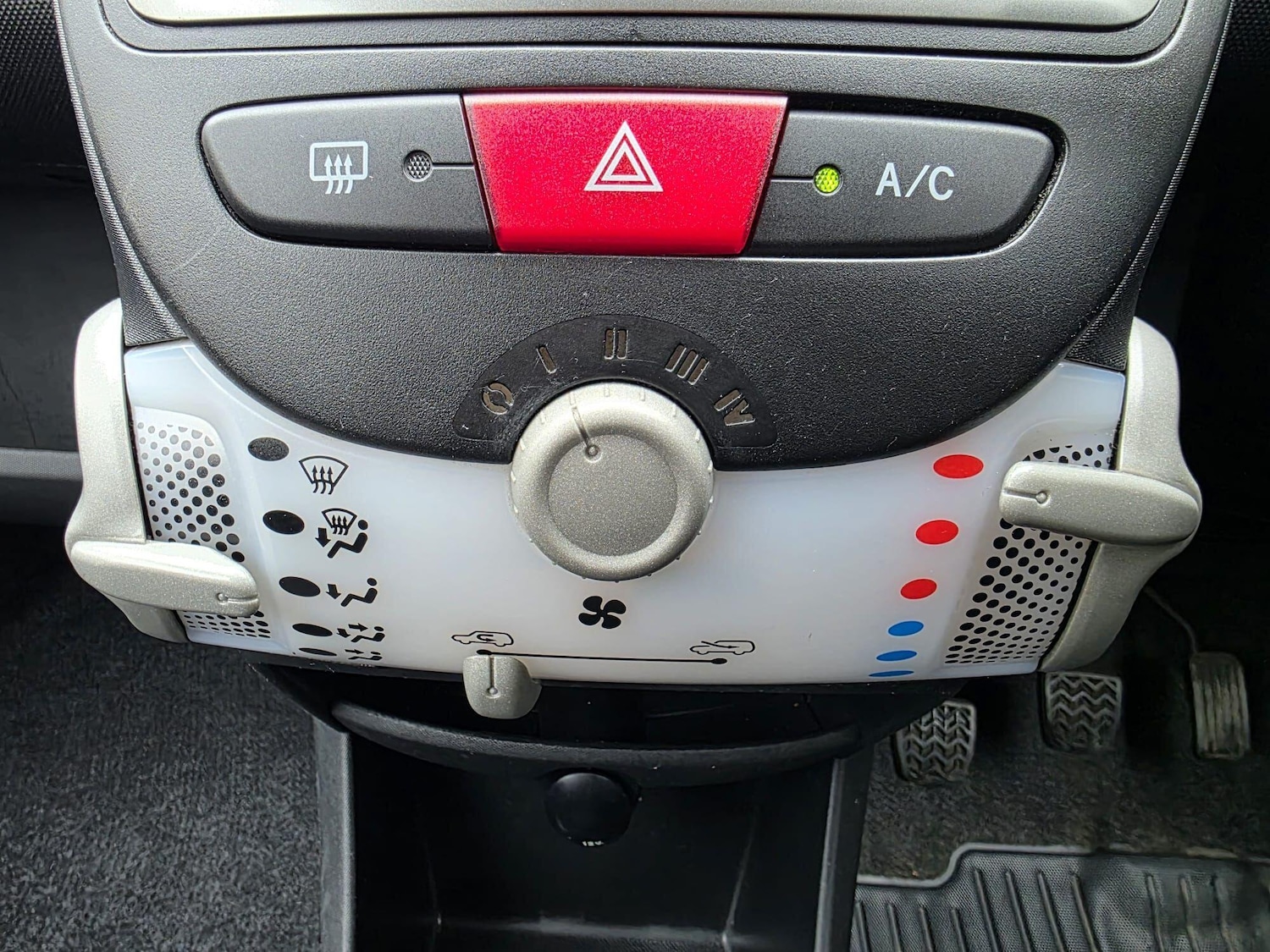 Used Toyota AYGO 2013 for sale - 77270637: Photo 14