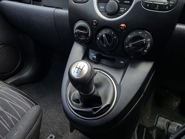 Used Mazda Mazda2 2010 for sale - 76071694: Photo 15
