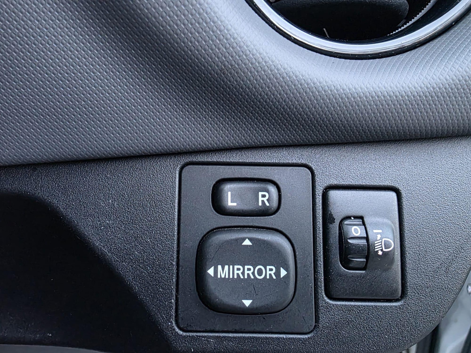 Used Toyota Yaris 2014 for sale - 77097659: Photo 27