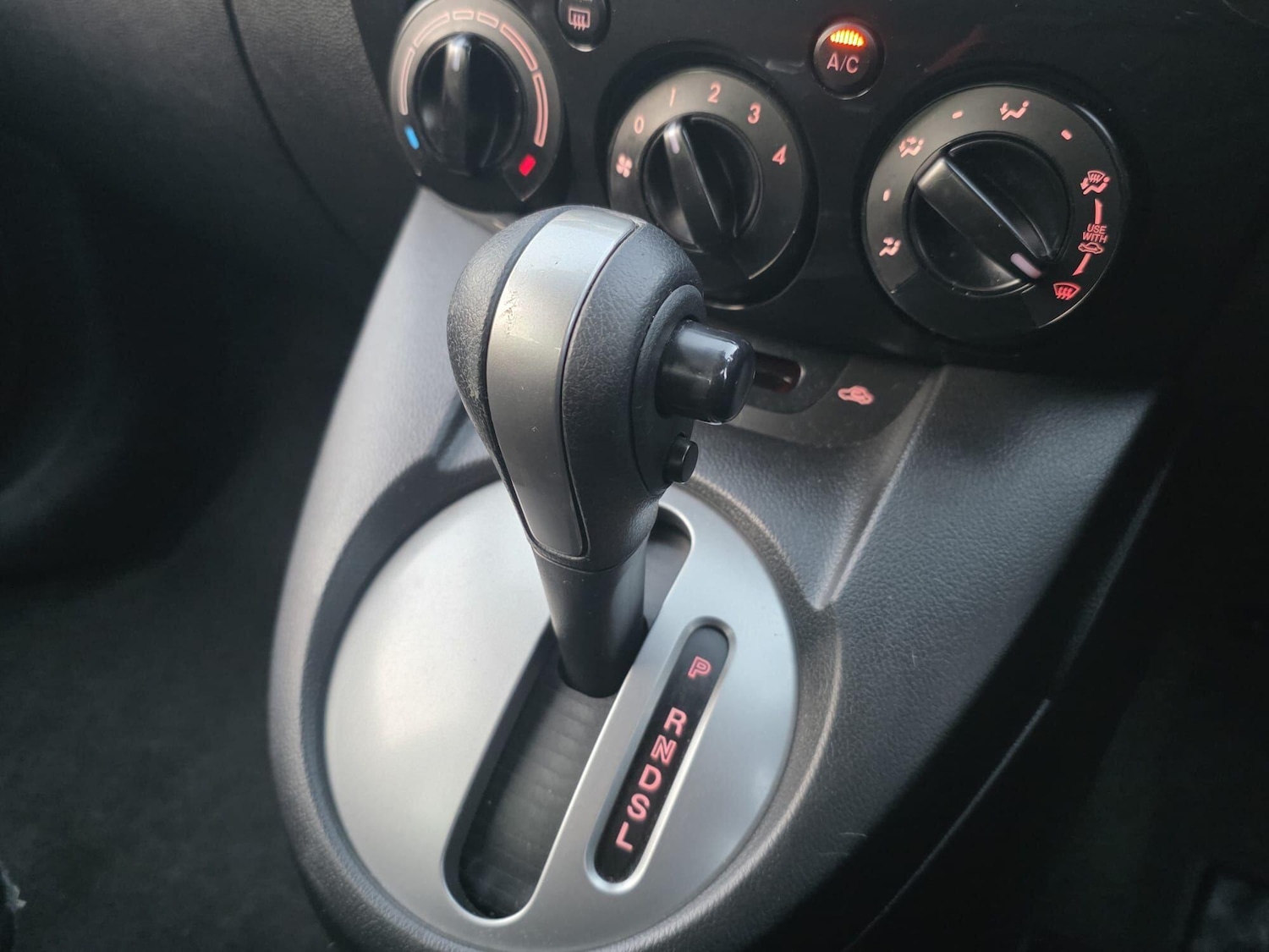 Used Mazda Mazda2 2014 for sale - 76993752: Photo 15