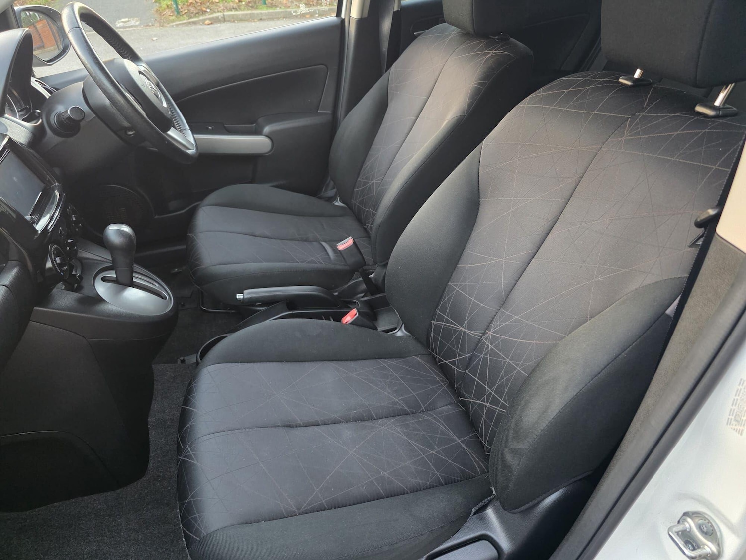 Used Mazda Mazda2 2014 for sale - 76993752: Photo 8