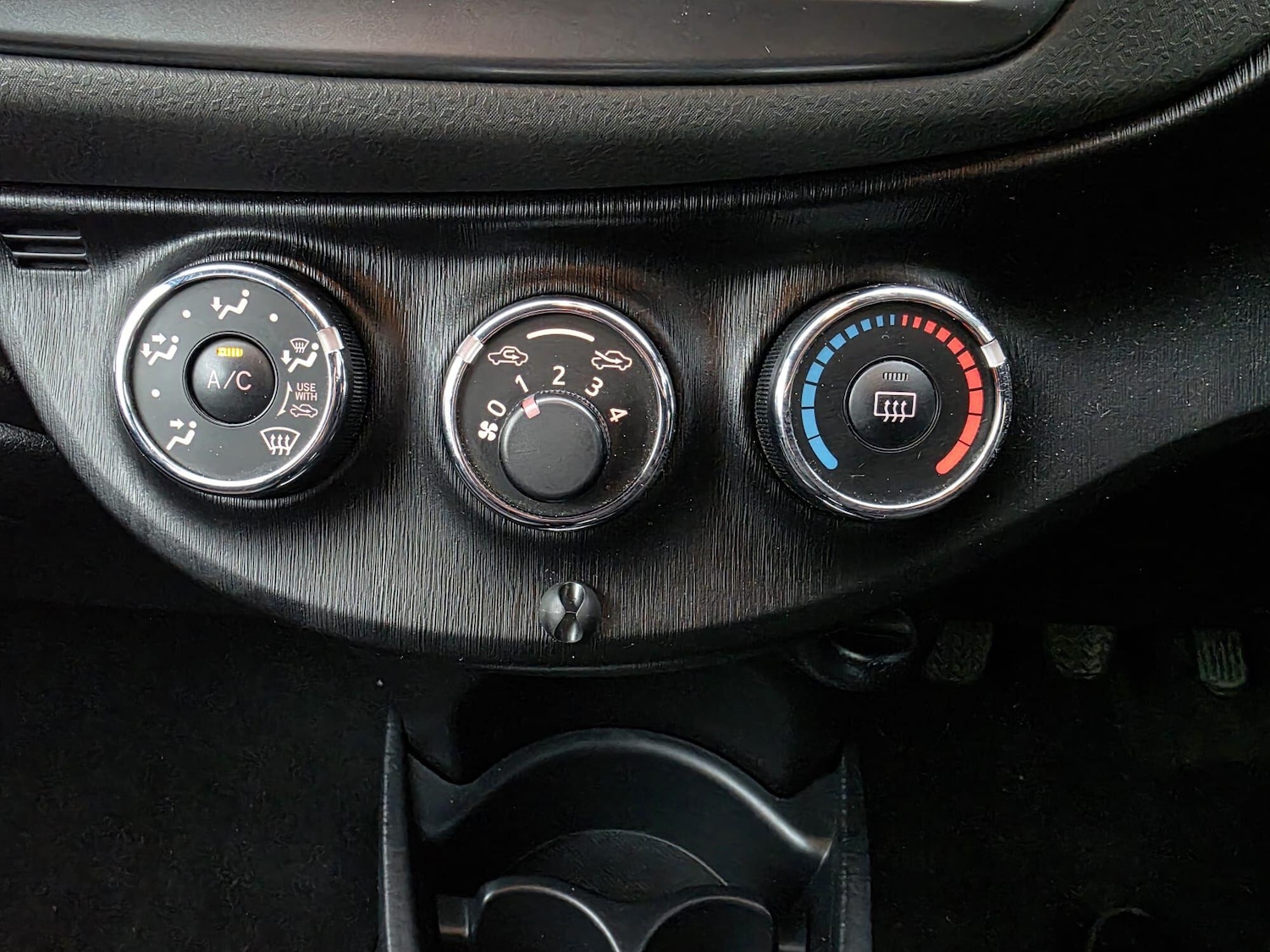 Used Toyota Yaris 2013 for sale - 76409308: Photo 13