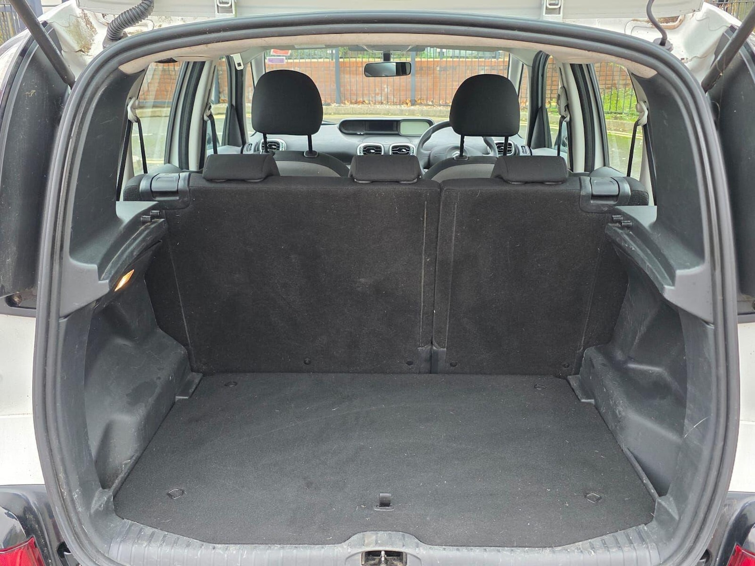 Used Citroen C3 Picasso 2015 for sale - 76498724: Photo 8