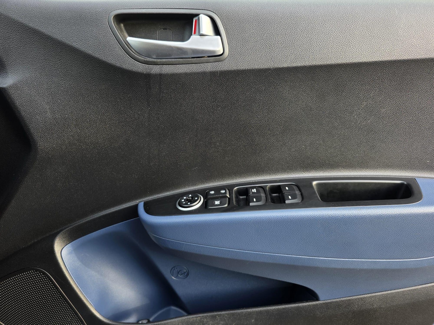 Used Hyundai i10 for sale - 76995275: Photo 23