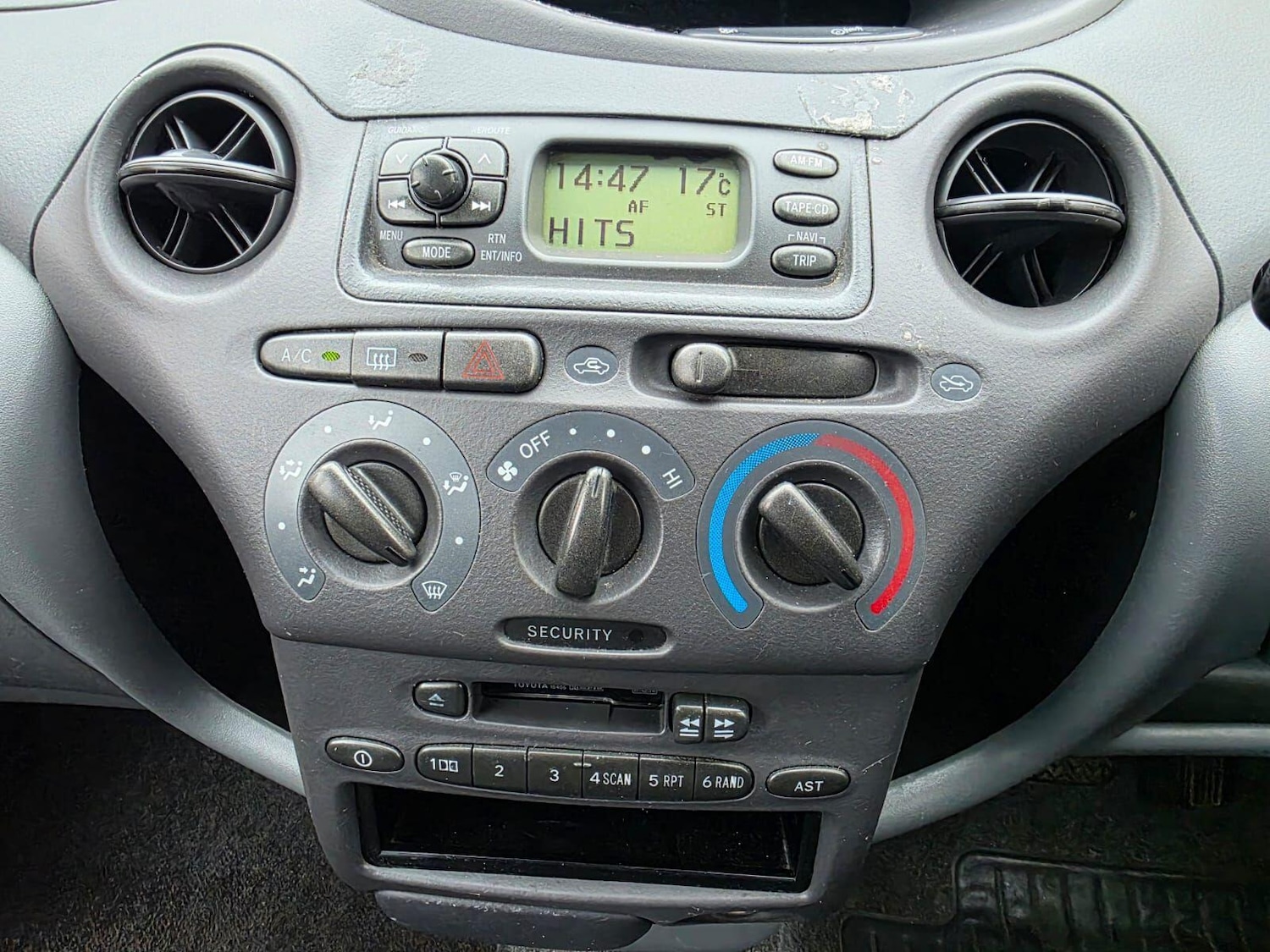 Used Toyota Yaris 2001 for sale - 76992084: Photo 11