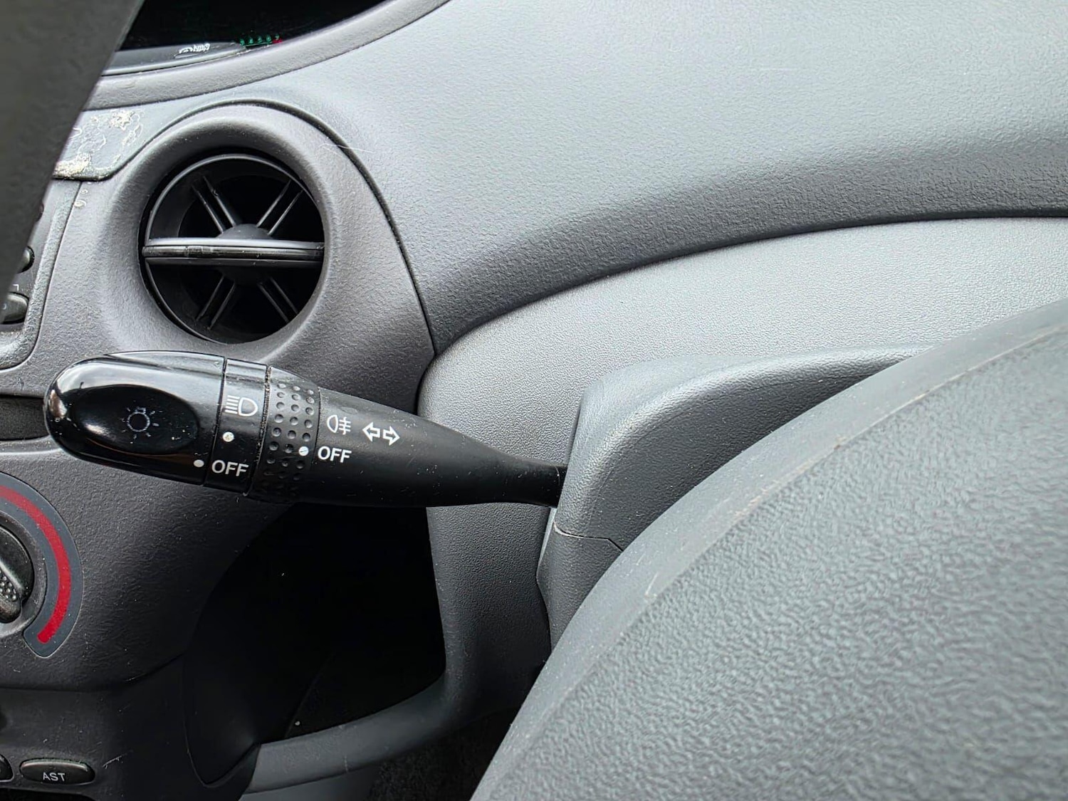 Used Toyota Yaris 2001 for sale - 76992084: Photo 15