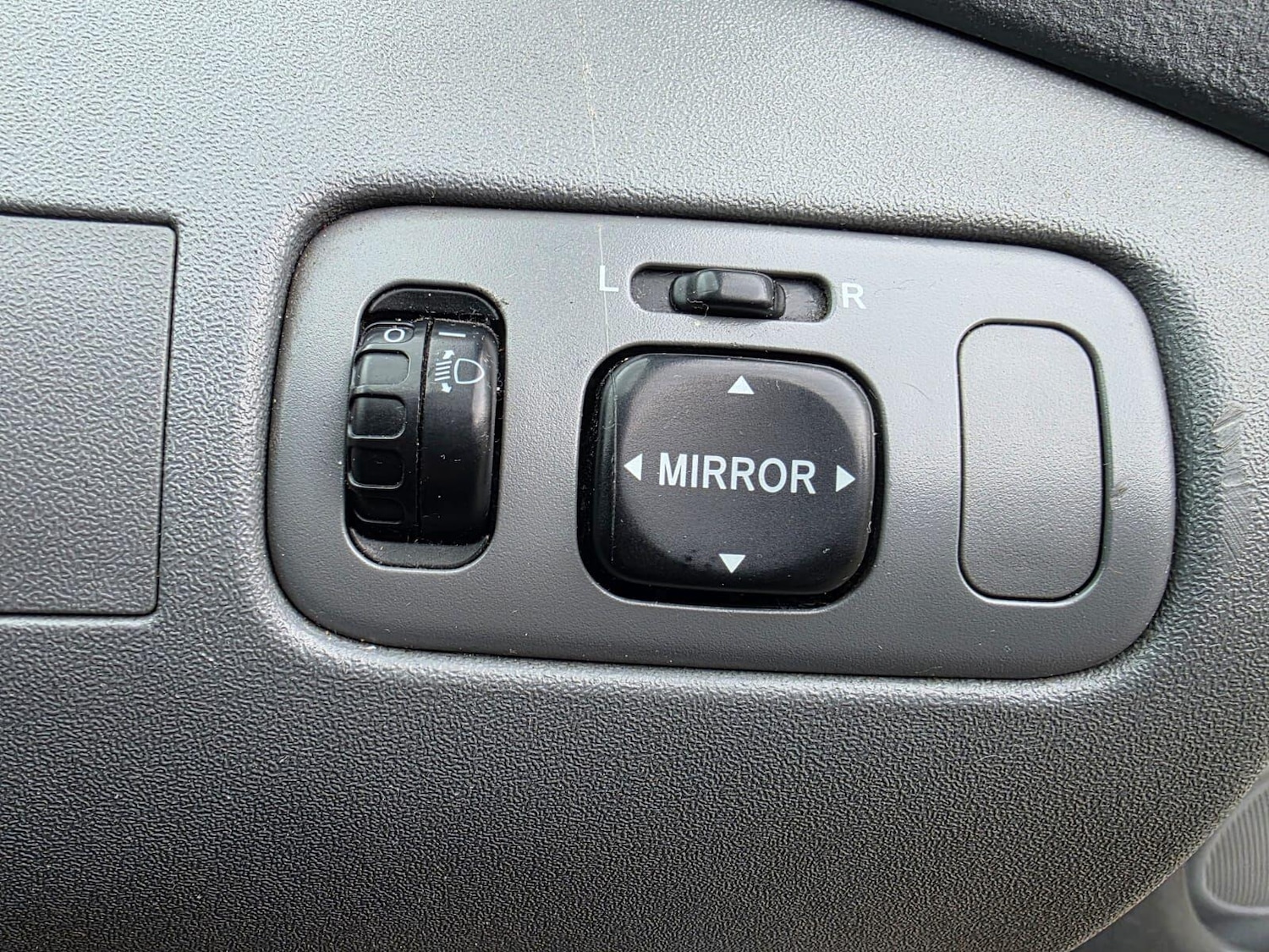 Used Toyota Yaris 2001 for sale - 76992084: Photo 17