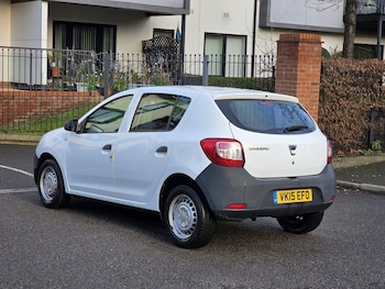 Used Dacia Sandero 2015 for sale - 79491102: Photo