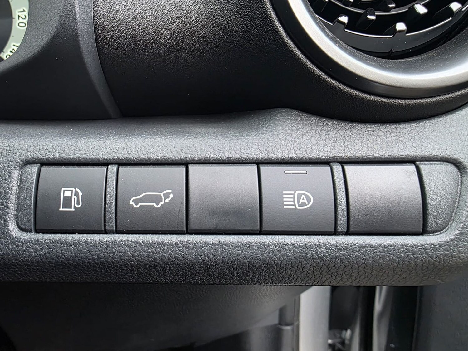 Used Toyota C-HR 2025 for sale - 78211560: Photo 30