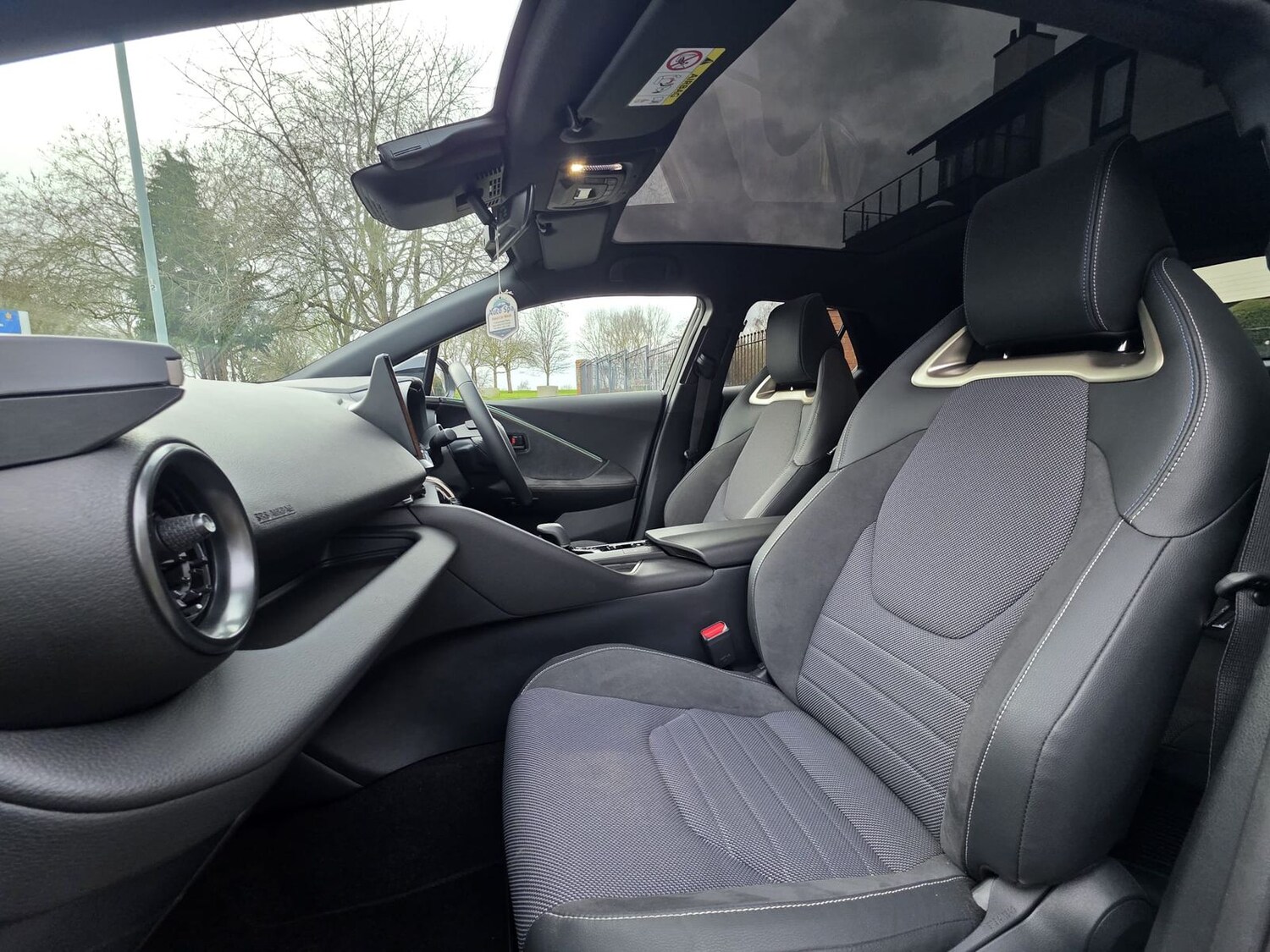 Used Toyota C-HR 2025 for sale - 78211560: Photo 8