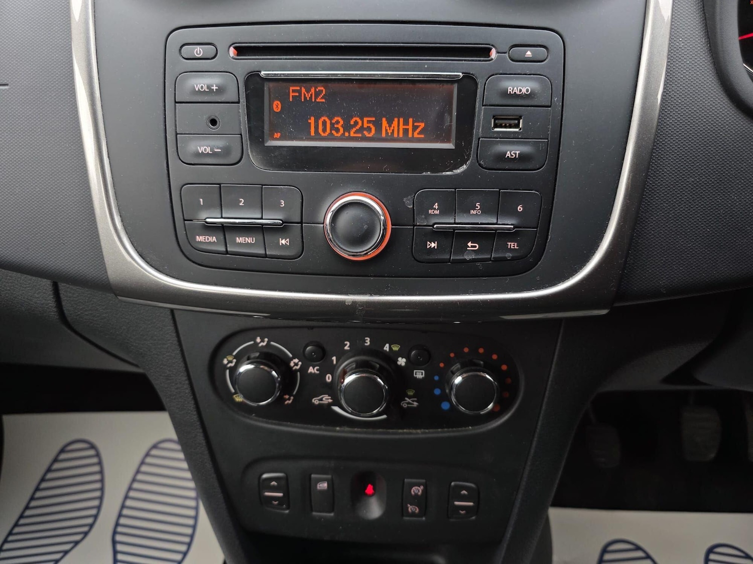 Used Dacia Sandero 2014 for sale - 77270633: Photo 9