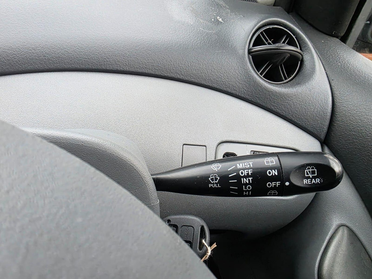 Used Toyota Yaris 2001 for sale - 76619659: Photo 16