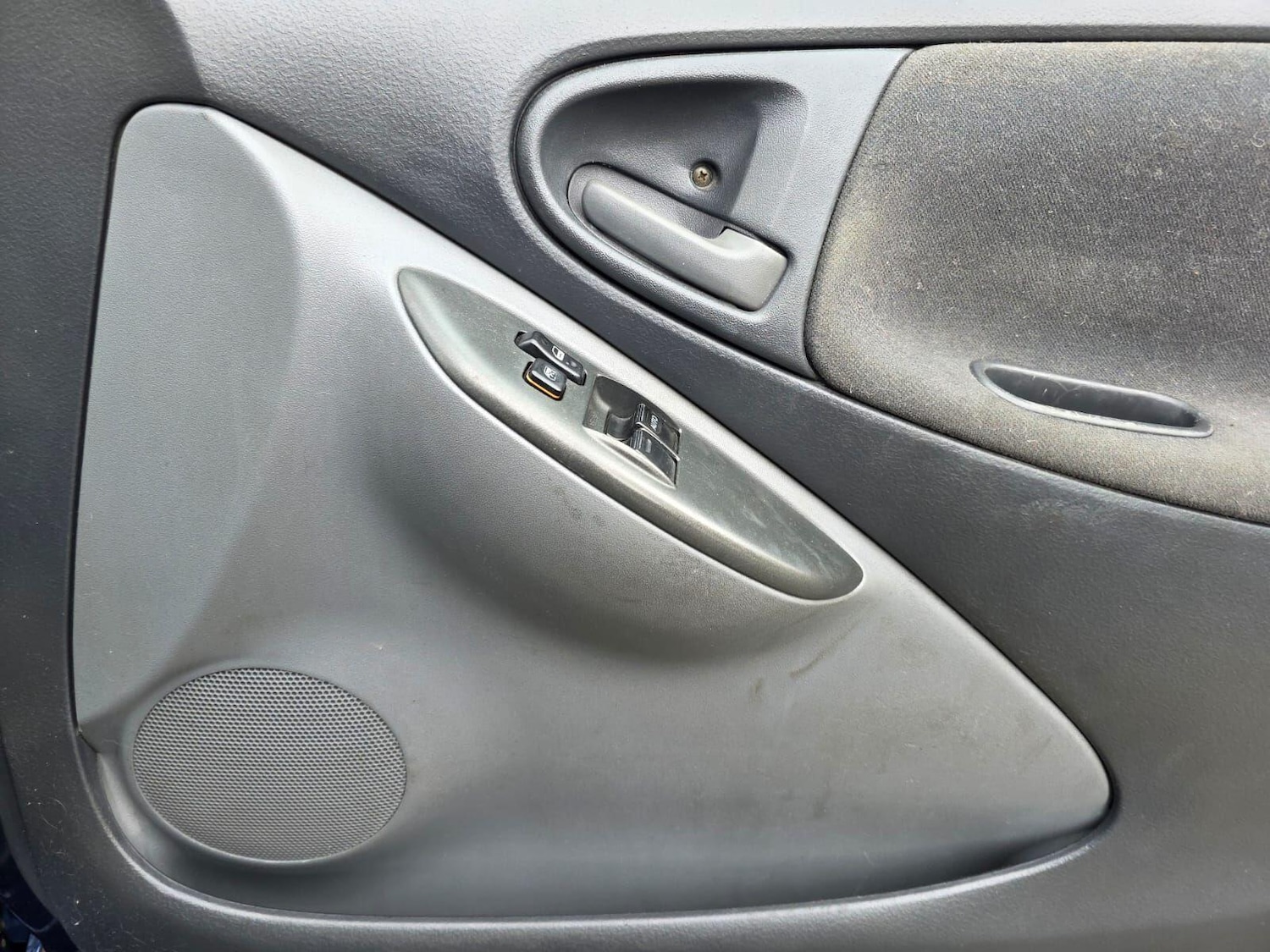 Used Toyota Yaris 2001 for sale - 76619659: Photo 18