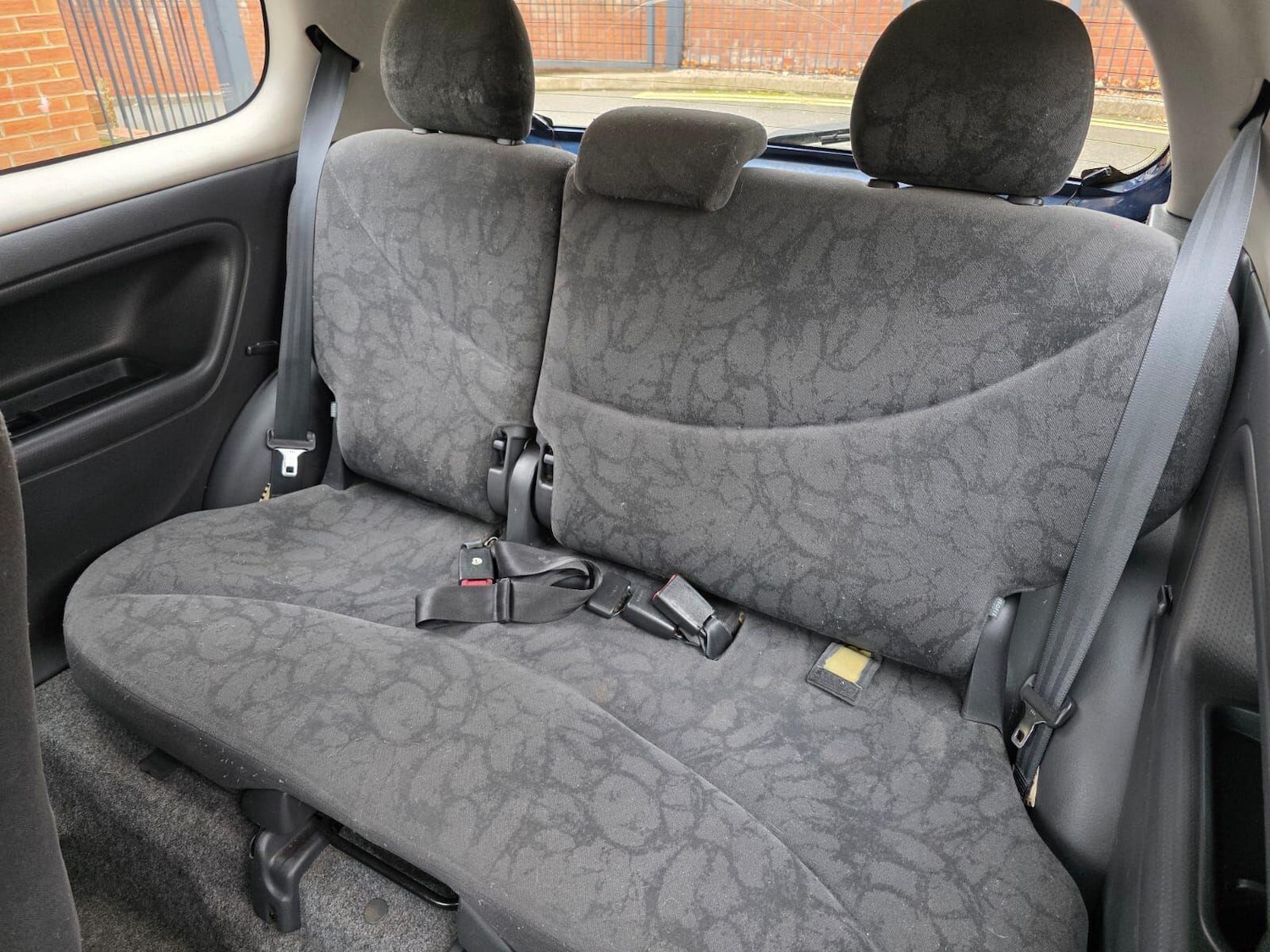 Used Toyota Yaris 2001 for sale - 76619659: Photo 8