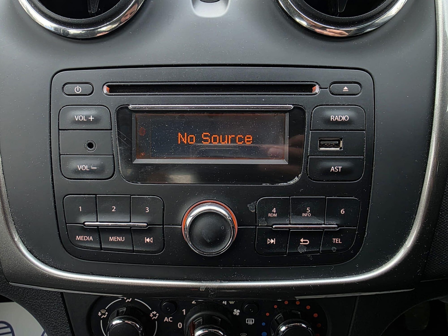 Used Dacia Sandero 2014 for sale - 77060208: Photo 12