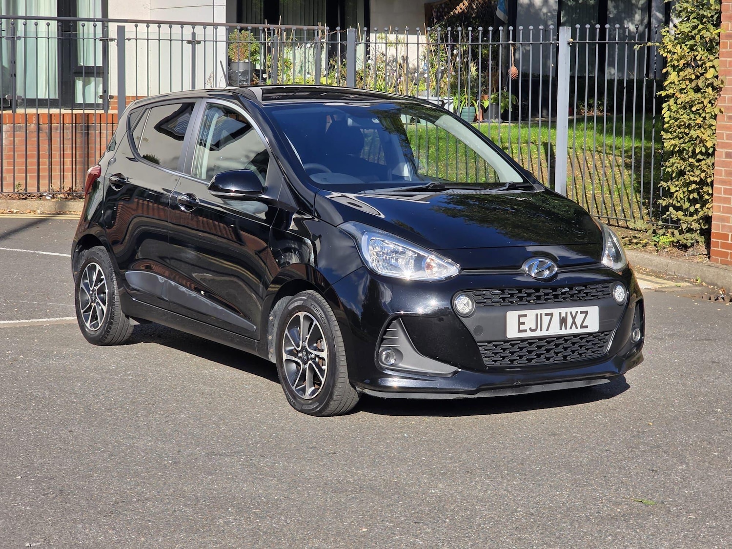 Used Hyundai i10 2017 for sale - 76121451: Photo 1