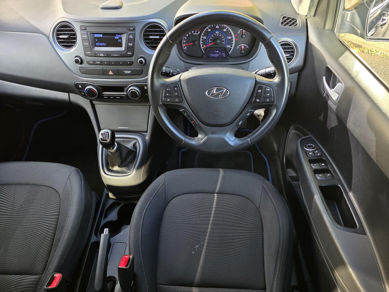 Used Hyundai i10 2017 for sale - 76121451: Photo 11