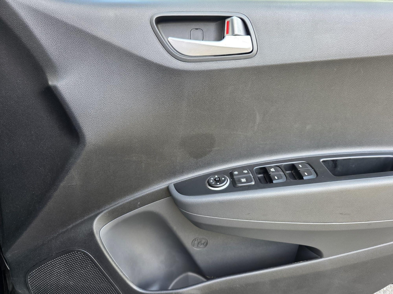 Used Hyundai i10 2017 for sale - 76121451: Photo 24