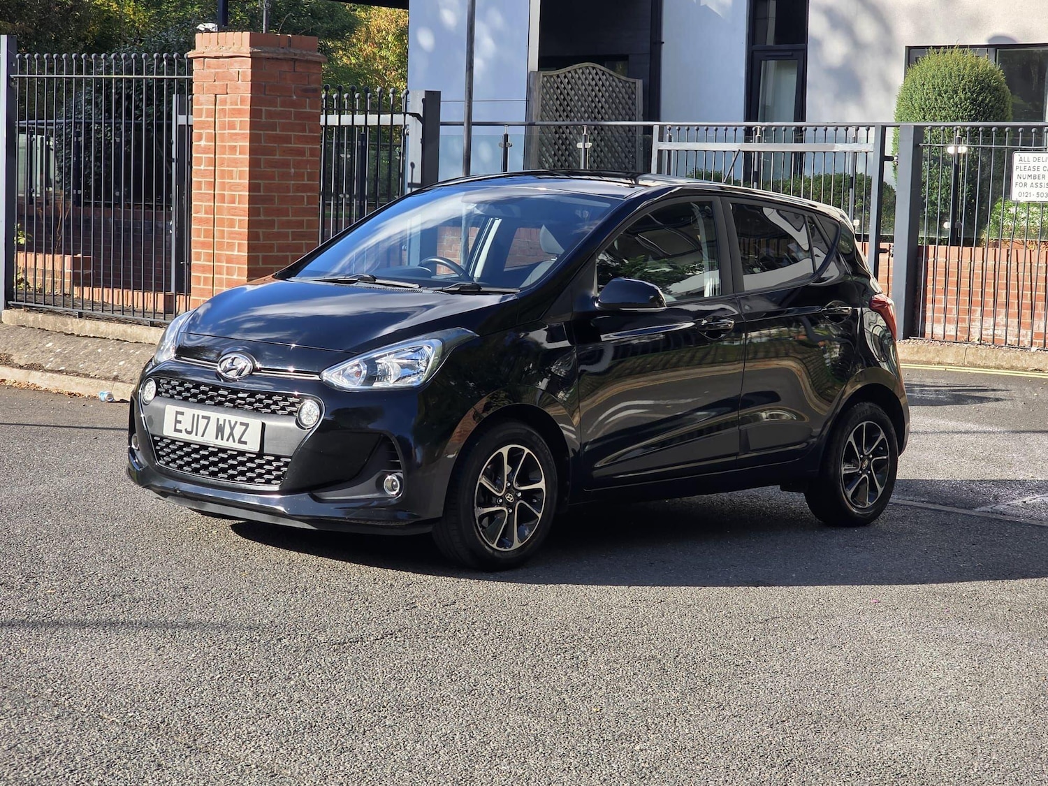 Used Hyundai i10 2017 for sale - 76121451: Photo 3